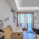 Luxury In Olbia, Terrazza & Cinema Appartement *
