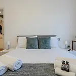 Luxury In Olbia, Terrazza & Cinema Appartement *