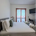 Luxury In Olbia, Terrazza & Cinema Appartement *