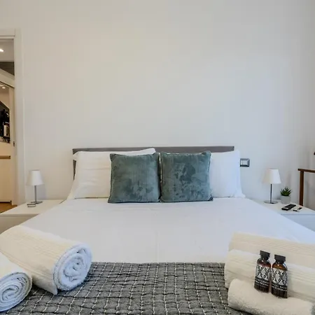 Luxury In Olbia, Terrazza & Cinema Appartement *