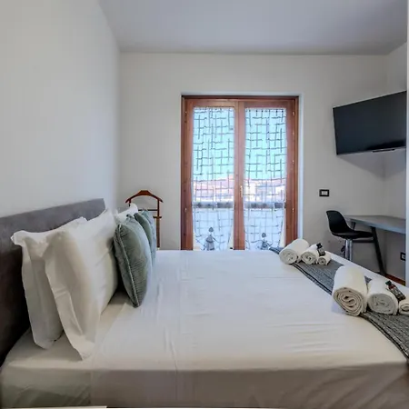 Luxury In Olbia, Terrazza & Cinema Appartement *