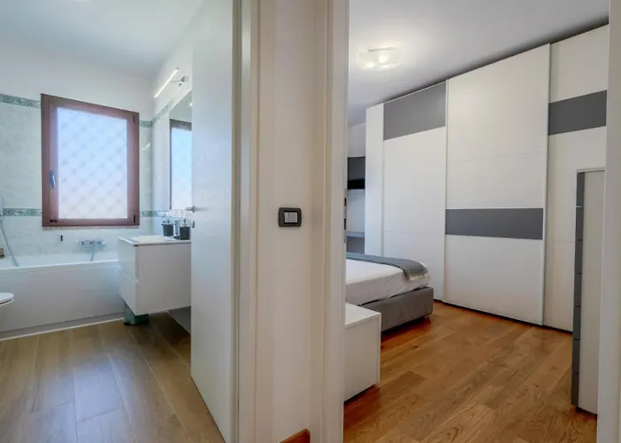 Luxury In Olbia, Terrazza & Cinema Appartement *