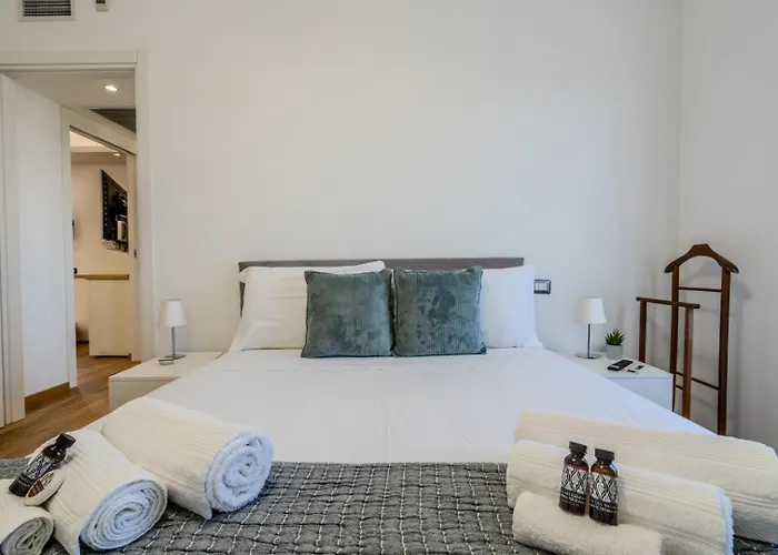 Luxury In Olbia, Terrazza & Cinema Appartement *